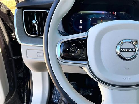 Certified 2023 Volvo XC60 B5 Plus w/ Climate Package image 21