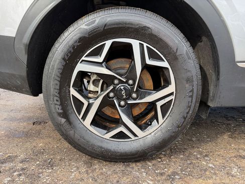 Used 2025 Kia Sportage LX image 29