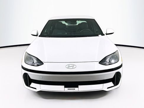 Used 2024 Hyundai Ioniq 6 SEL image 2