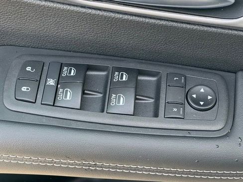 New 2026 Chrysler Pacifica Select image 11