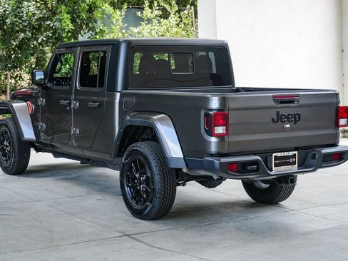 Used 2022 Jeep Gladiator Sport AWD/4WD image 4