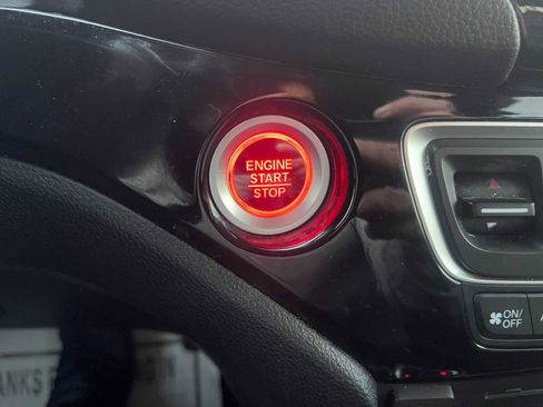 Used 2017 Honda Pilot Touring image 36