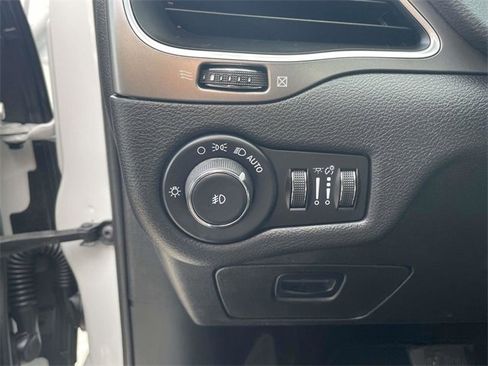 Used 2019 Jeep Cherokee Latitude Plus image 21