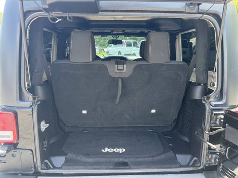 Used 2015 Jeep Wrangler Sahara w/ Connectivity Group AWD/4WD image 21