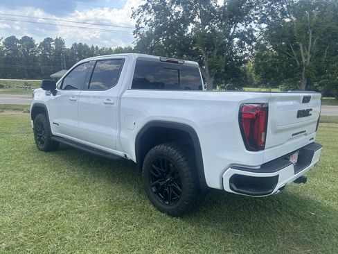 Used 2024 GMC Sierra 1500 AT4 w/ AT4 Premium Package AWD/4WD image 8