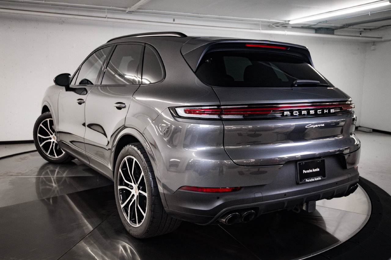 Certified 2024 Porsche Cayenne AWD/4WD image 3