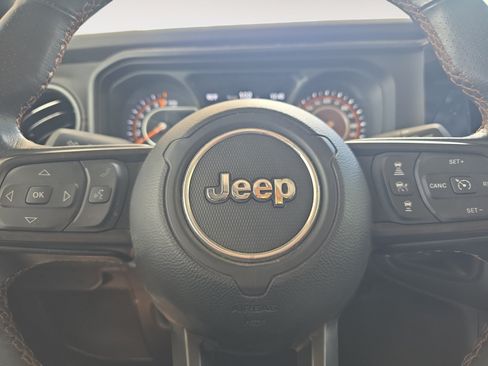 Used 2025 Jeep Gladiator Mojave AWD/4WD image 10