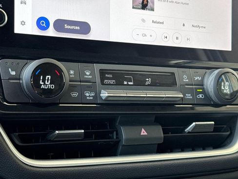 Used 2025 Toyota Grand Highlander FWD image 24