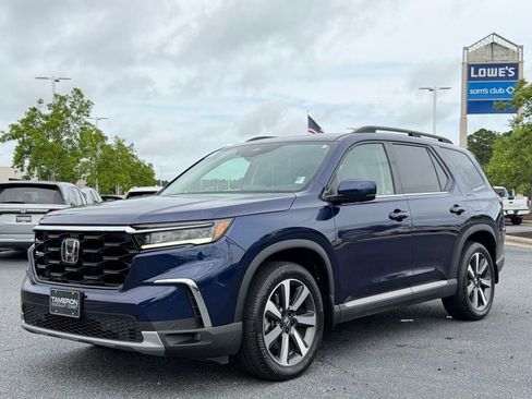 Used 2023 Honda Pilot Touring image 6