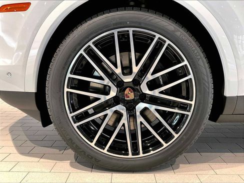 New 2026 Porsche Cayenne E-Hybrid AWD/4WD image 11