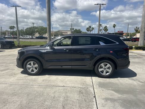 New 2026 Kia Sorento LX FWD image 9