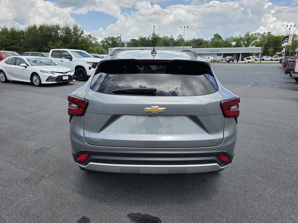Used 2025 Chevrolet Trax LT FWD image 5