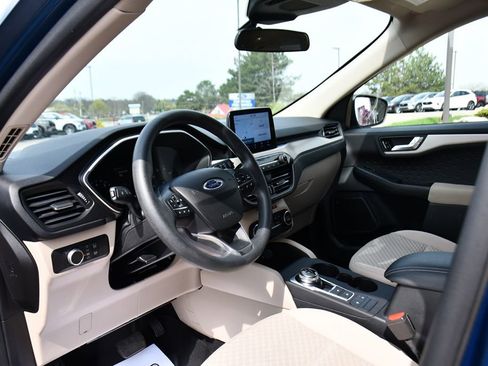 Used 2020 Ford Escape SE image 11