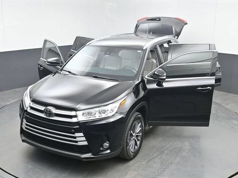 Used 2019 Toyota Highlander XLE FWD image 54