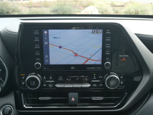 Used 2021 Toyota Highlander Limited image 15