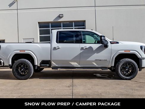 Used 2025 GMC Sierra 2500 AT4 w/ Technology Package image 10
