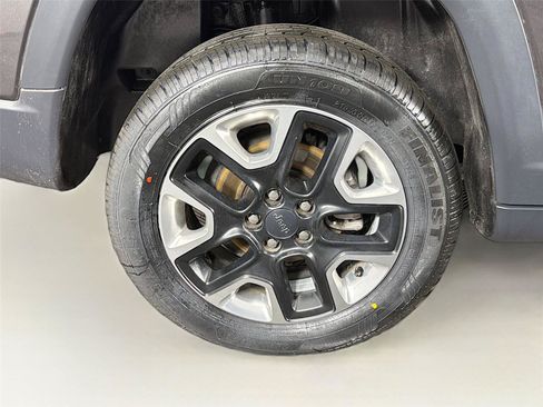 Used 2018 Jeep Compass Trailhawk w/ Cold Weather Group AWD/4WD image 33