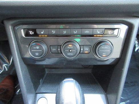 Used 2020 Volkswagen Tiguan SE R-Line AWD/4WD image 45