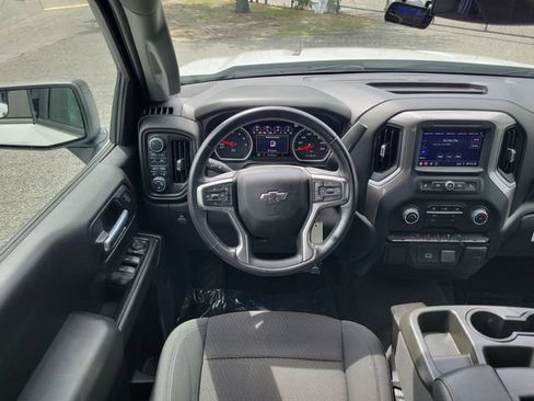 Used 2020 Chevrolet Silverado 1500 Custom w/ Custom Value Package AWD/4WD image 9