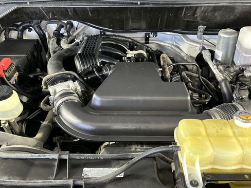 Used 2020 Nissan NV 2500 SV image 32