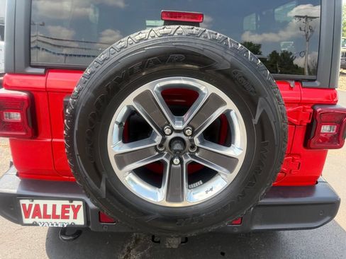 Used 2020 Jeep Wrangler Unlimited Sahara w/ Dual Top Group AWD/4WD image 44