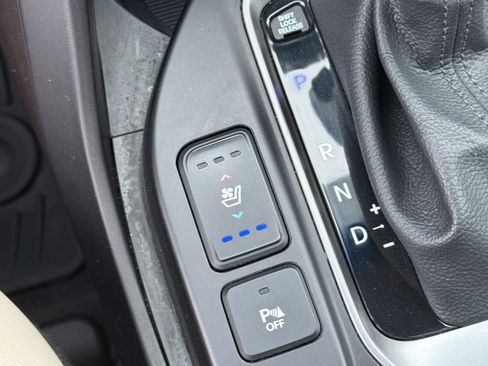 Used 2017 Hyundai Santa Fe Sport w/ 2.4L Tech Package 04 image 31