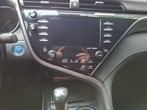 Used 2018 Toyota Camry SE w/ Audio Package FWD image 12