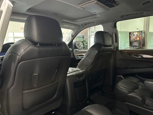Used 2019 Cadillac Escalade ESV Premium Luxury AWD/4WD image 43
