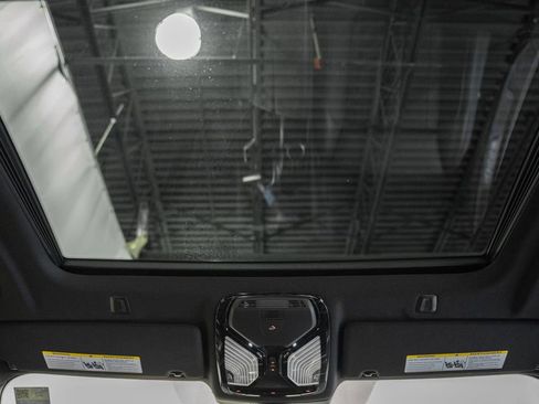 Used 2021 BMW M550i xDrive w/ Premium Package image 42