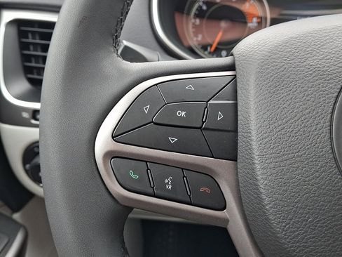 Used 2022 Jeep Cherokee Latitude Lux w/ Sun & Sound Group AWD/4WD image 21