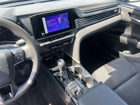 Used 2025 Toyota Camry LE image 31