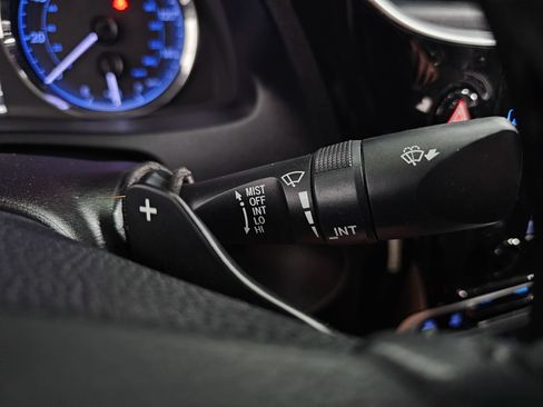 Used 2019 Toyota Corolla SE FWD image 39
