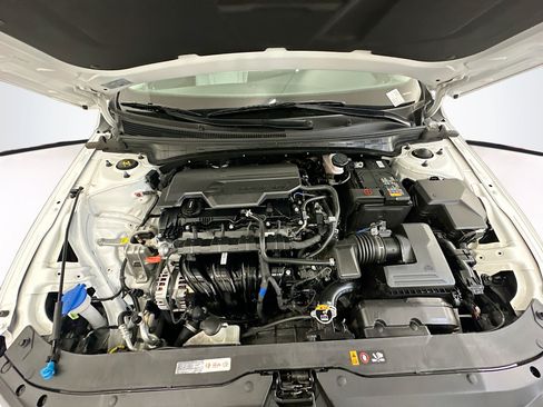 Used 2024 Hyundai Elantra Limited FWD image 35