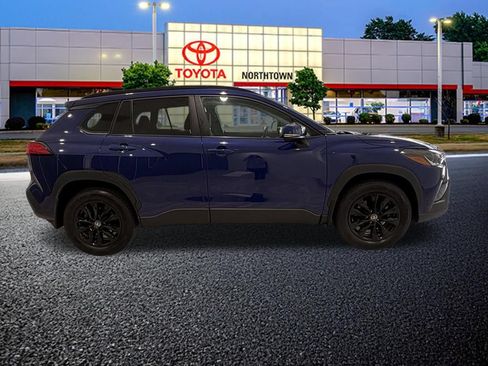 Used 2022 Toyota Corolla Cross LE AWD/4WD image 6