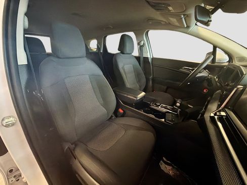 Used 2025 Kia Sportage LX image 30