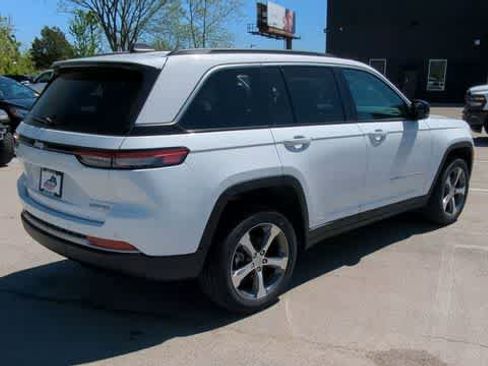 New 2026 Jeep Grand Cherokee Limited AWD/4WD image 8