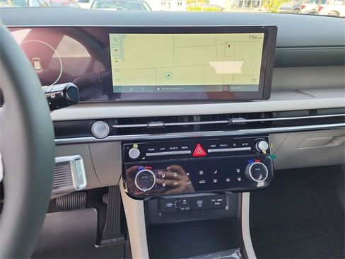 New 2025 Hyundai Tucson Limited image 16