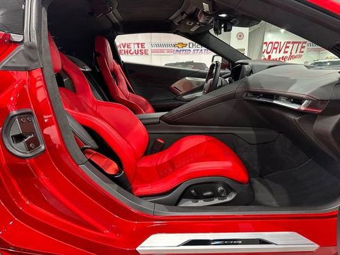 Used 2025 Chevrolet Corvette Z06 RWD image 9