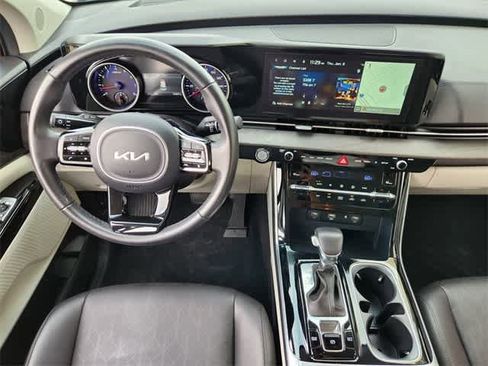 Used 2024 Kia Carnival EX image 15