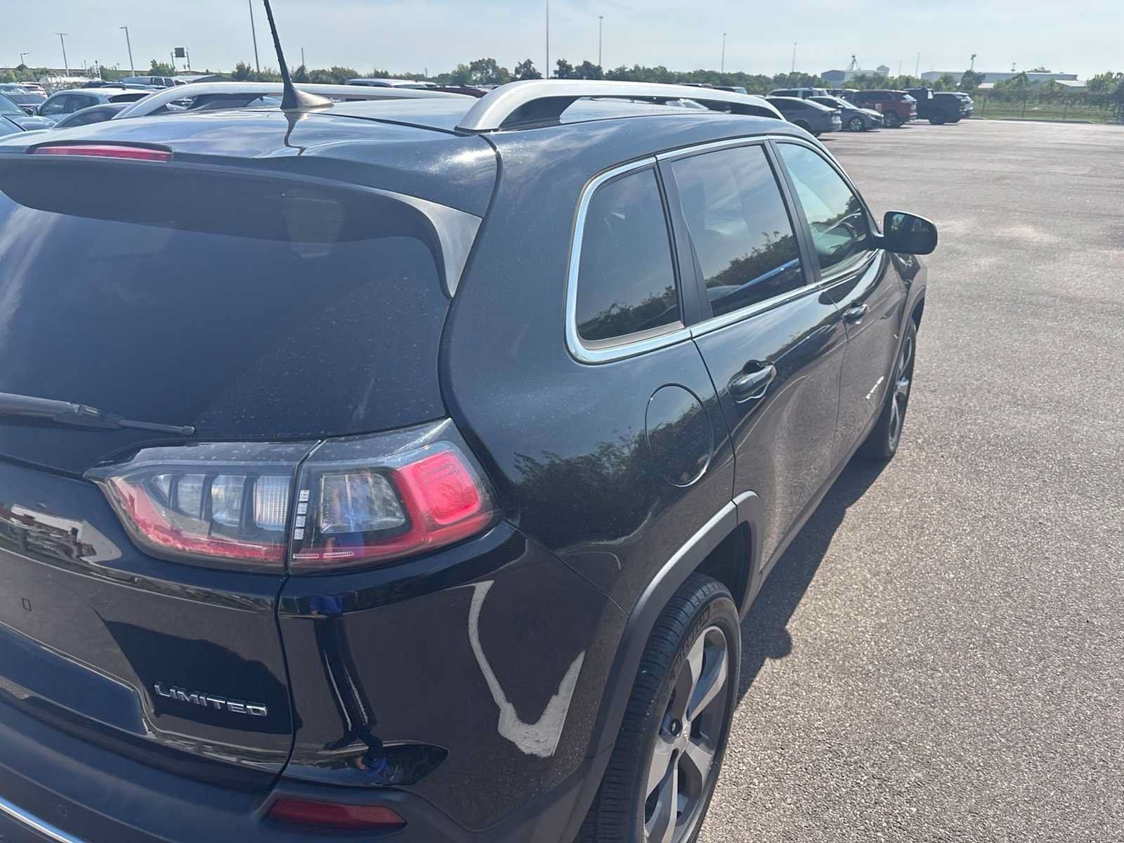 Used 2019 Jeep Cherokee Limited FWD image 5