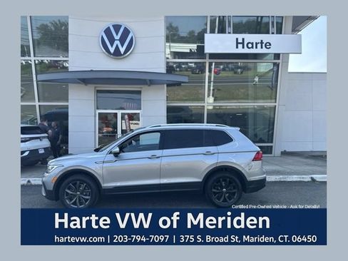 Certified 2022 Volkswagen Tiguan SE AWD/4WD image 1