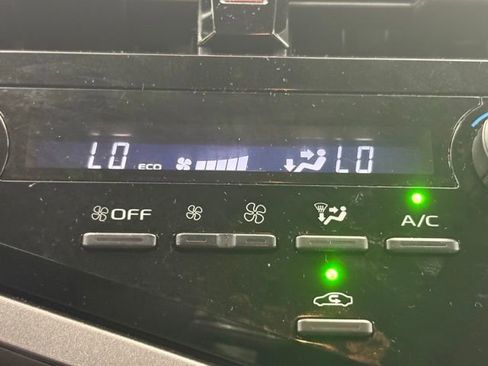 Used 2022 Toyota Camry SE FWD image 24