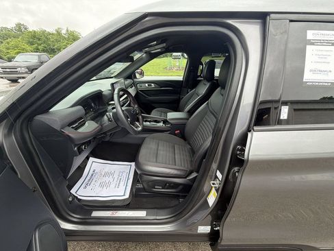 Used 2025 Ford Explorer ST-Line w/ ST-Line Street Pack AWD/4WD image 11
