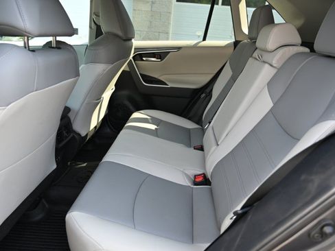 Used 2019 Toyota RAV4 XLE Premium w/ Cold Weather Package AWD/4WD image 17