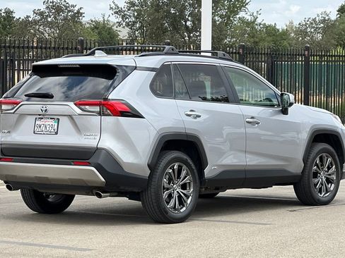 Certified 2022 Toyota RAV4 Limited AWD/4WD image 5