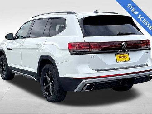 New 2025 Volkswagen Atlas Peak Edition SE image 3
