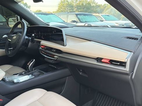 Used 2024 Cadillac XT4 Premium Luxury w/ Active Safety Package AWD/4WD image 19