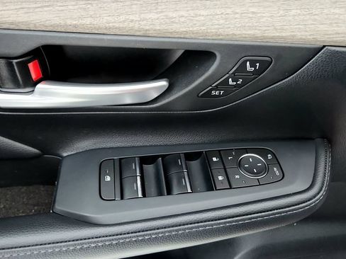 Certified 2025 Toyota Grand Highlander AWD image 24