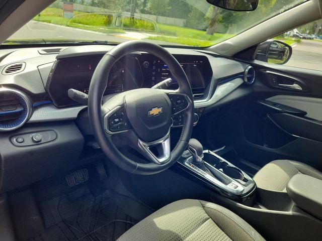 Used 2025 Chevrolet Trax LT w/ Driver Confidence Package FWD image 19