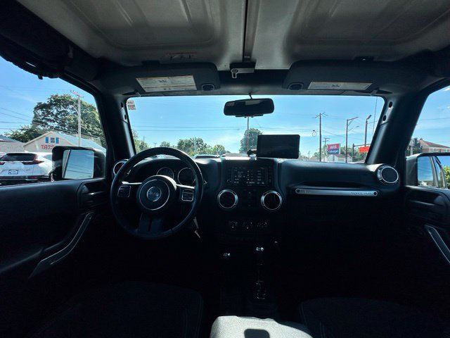 Used 2017 Jeep Wrangler Unlimited Sahara AWD/4WD image 19